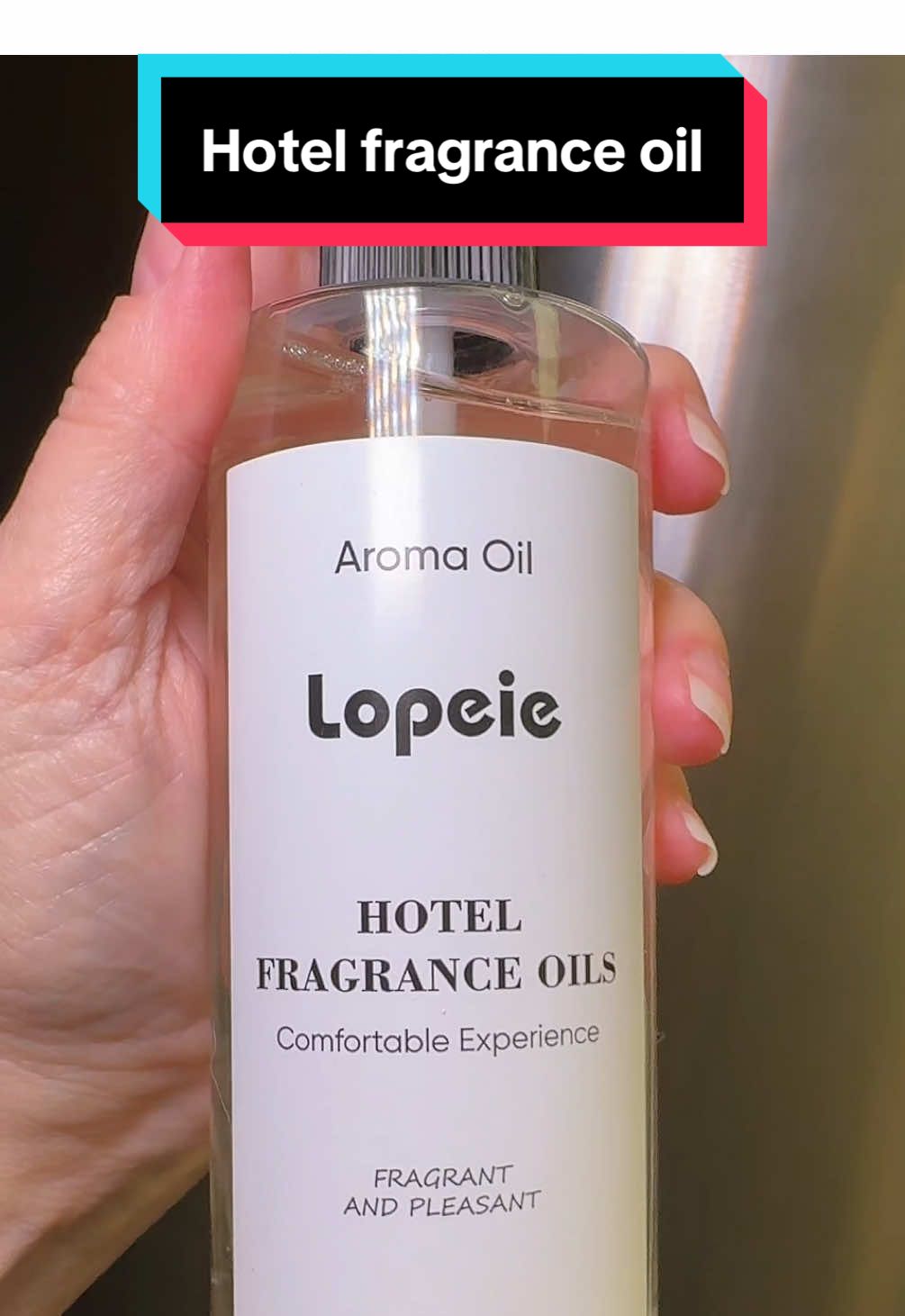 Turn your home into a luxury hotel with this dreamy fragrance oil ✨🌸 #homefragrance #luxuryliving #freshhome #diffuseroil #homedecor
