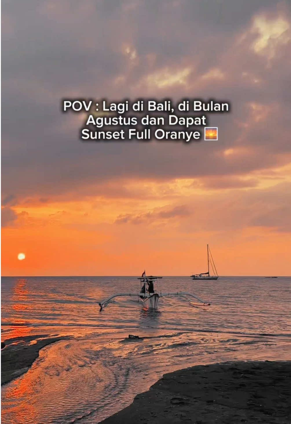 Makin sore Makin Keren Sunsetnya🌅✨ 📍Lovina Beach, Bali #sunsetbeach #sunset #bali #ttpetualangpro #jelajahhepi 