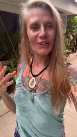 Pura Vida Hostel in Tamarindo ..  tell him Jenesis sent you 👌🙌🌴#costaricahostel #costaricatravel #costaricaonabudget #luxuryonabudget #glamping #adventurepole #polisticpoleyoga 