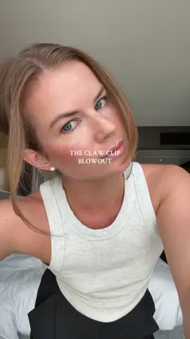 life hack of the century #clawclip #blowout #hairstyle #hairhack 