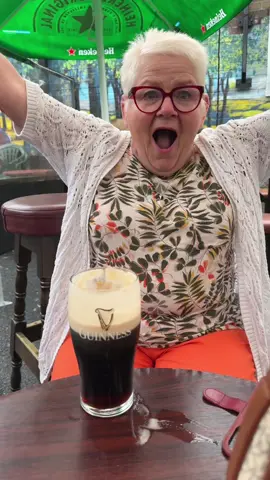 Split the G by 2 Yorkshire lasses #ireland #Dublin #robbiewilliams @Robbie Williams 
