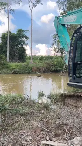 #promoseruweekend #operator_excavator #cinematic #kobelco #fypシ゚viral @masd04.4 @Ryan 12th @riansyahriadin @Hendrik Susanto 
