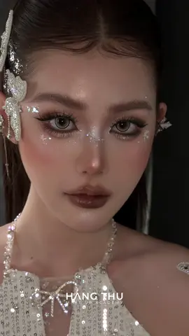 Mê đắm với những layout makeup bling 🥰#teamhangthumakeupacademy #hairbyduongquynh #hangthumakeupacademy 