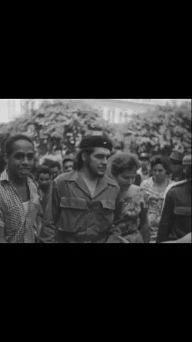إرنستو «تشي» جيفارا (14 يونيو 1928 - 9 أكتوبر 1967) المعروف باسم تشي جيفارا (Che Guevara)، أو التشي (El Che)، أو ببساطة تشي (Che)، (بالإسبانية: Ernesto 'Che' Ernestico Guevara de la Serna) استمع ثوري كوبي ماركسي أرجينتيني المولد، وهو طبيب وكاتب وزعيم حرب العصابات وقائد عسكري ورجل دولة عالمي وشخصية رئيسية في الثورة الكوبية. أصبحت صورته منذ وفاته رمزاً في كل مكان وشارة عالمية ضمن الثقاف . . . #tiktok #مشاهير_تيك_توك #fyp #fypagetiktok #viraltiktok 