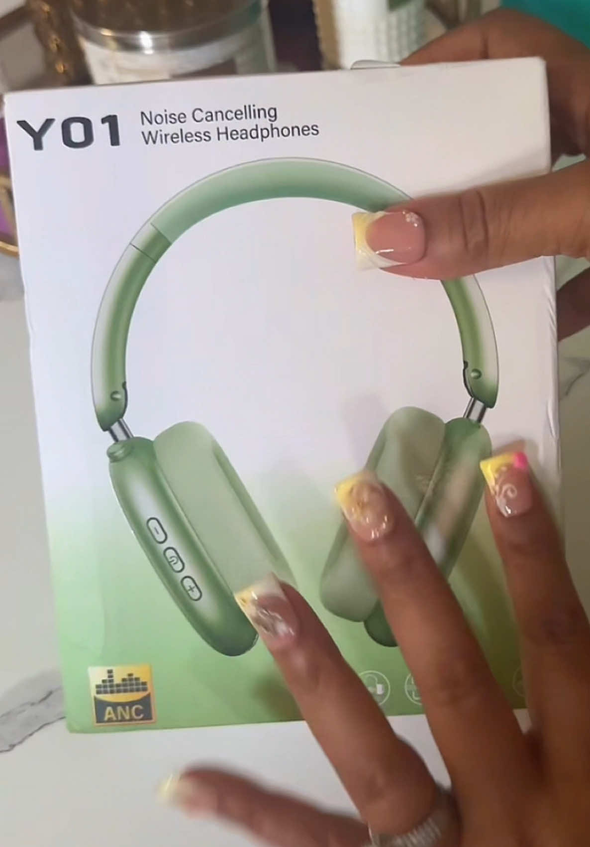 The color, the sound, I am in 😍 #headphones #noisecancelling #green #musthaves #tiktokmademebuyit 