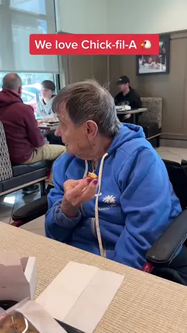 Thank you Casey for always taking care of Betty endalz alzheimer alzheimers alzheimersawareness #ENDALZ #alzheimers #alzheimersdisease #caregiver #dementia #alzheimerscare #pallativecare #hospicecare
