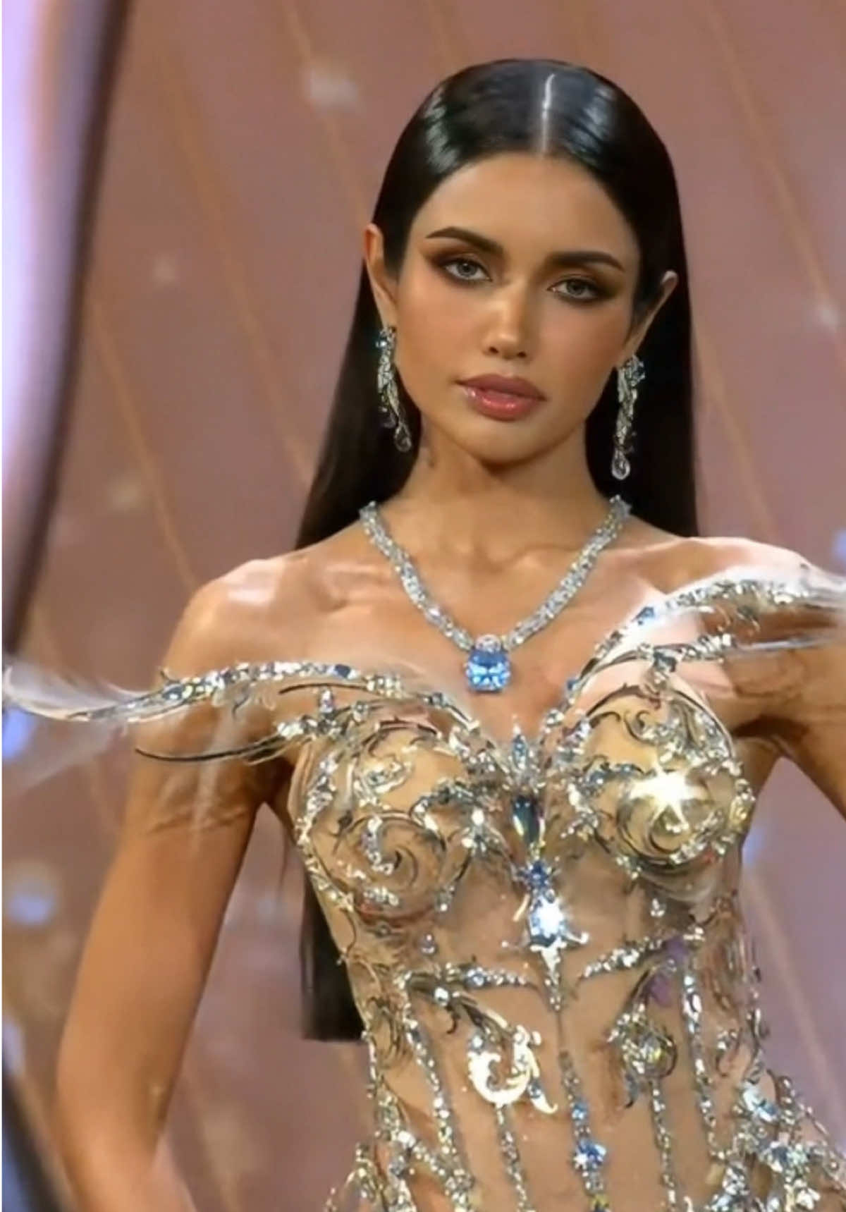 To TOP 5  🤍🫶🏻 #วีนาปวีณา #veenapraveenar #mut2025 #missuniversethailand2025 #มิสยูนิเวิร์สไทยแลนด์2025 