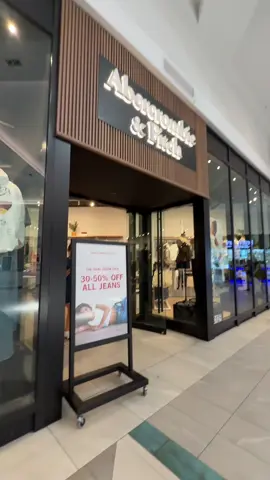 Shopping shouldnt be this hard😭  @Primark @Abercrombie and Fitch  #shoppingvlog #abercrombie #primark #shopwithme #laplazamall 