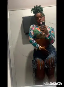 @FRESH💫  who she talking too. 😆 🤣 😂 