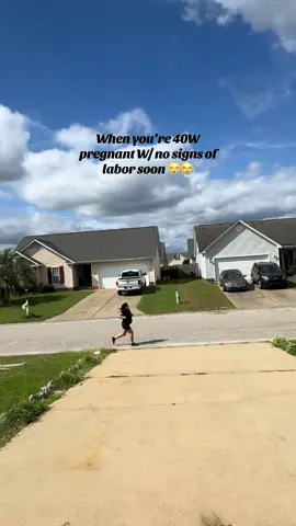 This baby is too comfortable 😭😂 #fyp #pregnant #labor #Running 