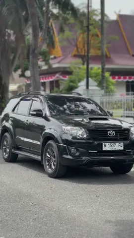 Fortuner VNT TRD Sportivo Diesel AT Tahun 2014 Warna Hitam Favorit Mesin dan Matic Sangat Sehat Terawat Interior Fresh Original Kondisi Istimewa Dijamin Tidak Bekas Laka dan Banjir Pajak Hidup 02- 2026 Lokasi : Pekanbaru