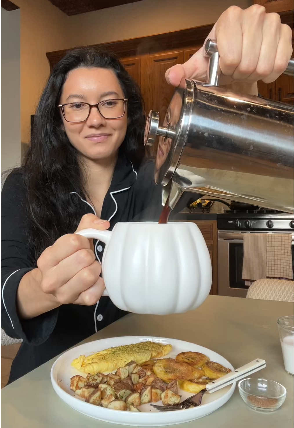 Having Gastritis and Acid Reflux meant I couldn’t have acidic drinks or caffeine 😭 @Kamana brews just like coffee WITHOUT the acidity or caffeine but has that body and taste that’s similar to coffee! Which meant I didn’t have to give up my morning ritual and you don’t have to either ☕️ Use can use my code MARISOL20 for 20% off your order this weekend only 💚 or click the link in my bio.  #kamana #coffee #coffeealternative #bestcoffeealternative #guthealth