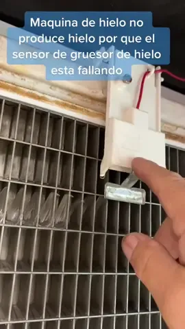Maquina de hielo Manitowoc no produce hielo, sensor de gruesor de hielo esta fallando. #maquinadehielo #refrijeracion #refrihistorias #educacionHVAC No me pertenecen los derechos de la musica