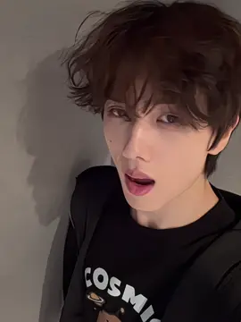 ternyata masih kriting rambutnyaaa huaaaㅠㅠㅠ plis tetep kriting sampe jkt #jisung