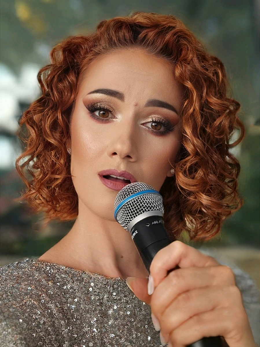 Azi vă iau cu mine la probele de sunet! 🥹❤️ #fyp #alexandracraescu #romania #singer #trupaamericas 
