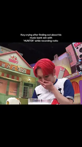 So proud of u #key you deserve it and more also they way he plopped onto   #taeyeon so adorable #hunter #fyp #kibum