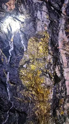 urat emas di kedalaman#geology #tambangemas #emas #indonesia 