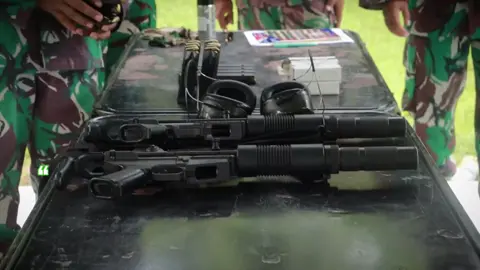 Bupati Tambrauw dan Wakil Bupati turut serta dalam kegiatan latihan menembak yang diselenggarakan oleh Komandan Kodim 1810 pada Sabtu, 23 Agustus 2025. Kegiatan ini berlangsung di Lapangan Tembak Batalyon 762 VYS Sorong. #kabupatentambrauw #TNI #foryoupage 