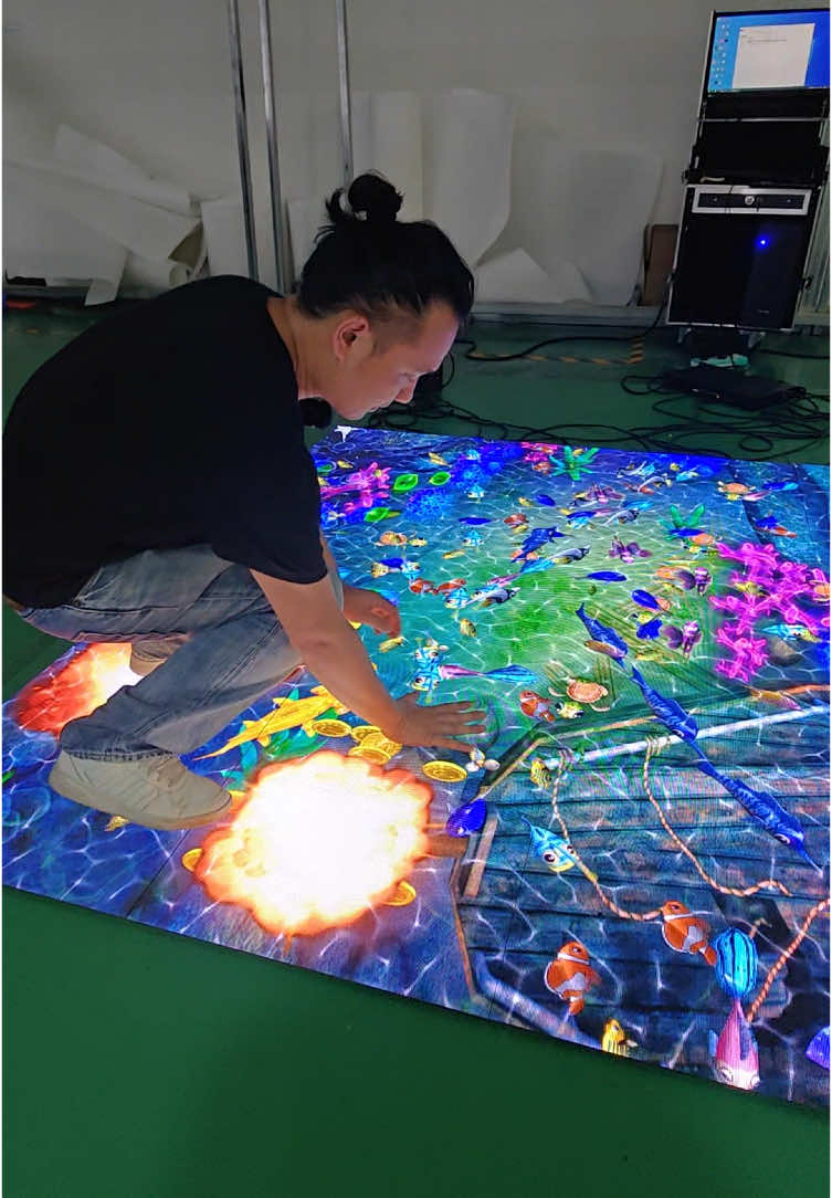 Roll out the LED screen.#whaley #ledscreen #leddisplayfactory #ledpanel #rollscreen 