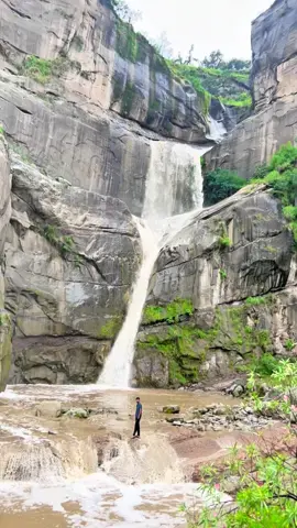 Water Fall 💦🌸#trendingsong #standwithkashmir #foryoupages #viral?videotiktok😇😇 