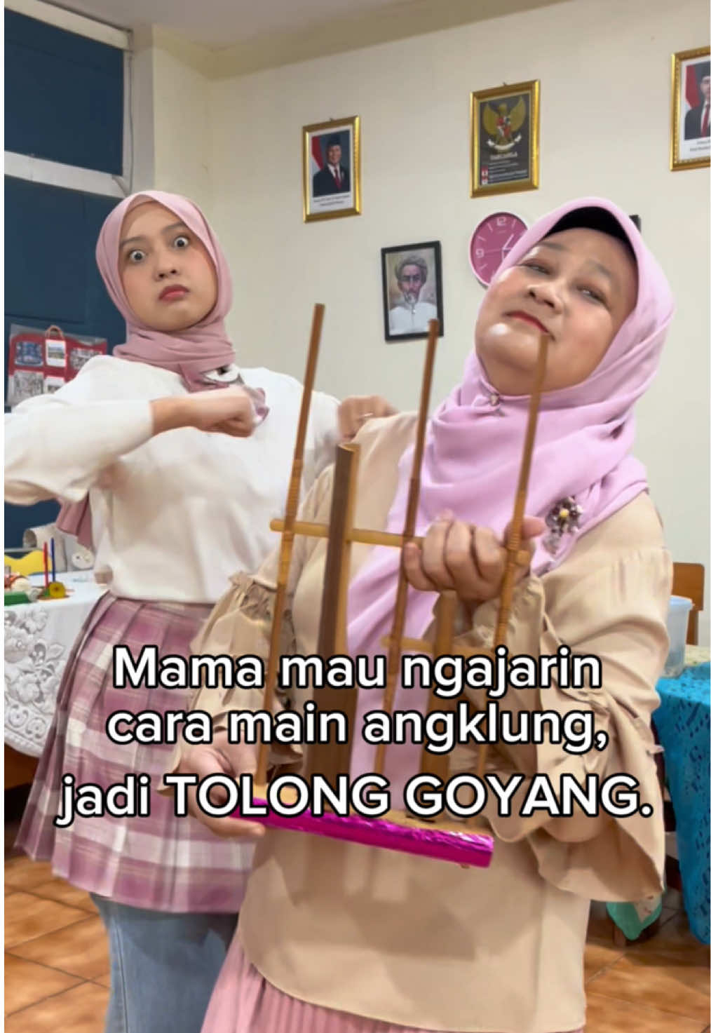 Inilah ilmu sesungguhnya.. GOYANG😡🫵 Amazing mama😍 @Din27🦁  #taMARAH #angklung 