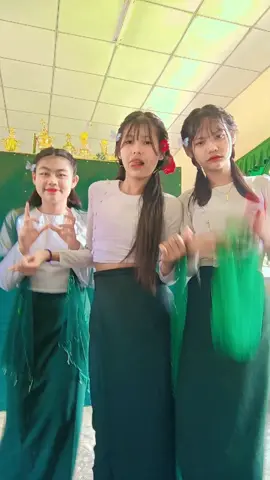 #ဘာတွေမျော်လင်နေဒါလဲ😁😁😁 