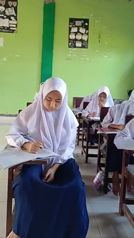 Menulis berfungsi untuk menyimpan dan mendokumentasikan ide dan gagasan secara 