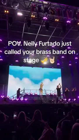 Budget: 90% confetti. 10% brass band 😂 #nellyfurtado #brassband #confetticannon #livemusic #musicfestival 