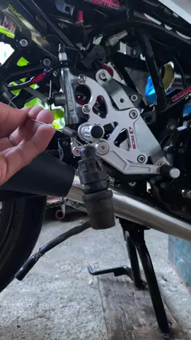 Mas malinis tignan itong gamit natin ngayon at dimo na kaylangang iadjust.  Saktong sakto sa pag preno yung ilaw nya 👌 #hydrolic #brakelight #hydrolicbrakelightswitch #brakelightswitch #universal 