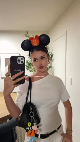 first “fall” disney outfit of the season 🤎 #disneyoutfits #OOTD 