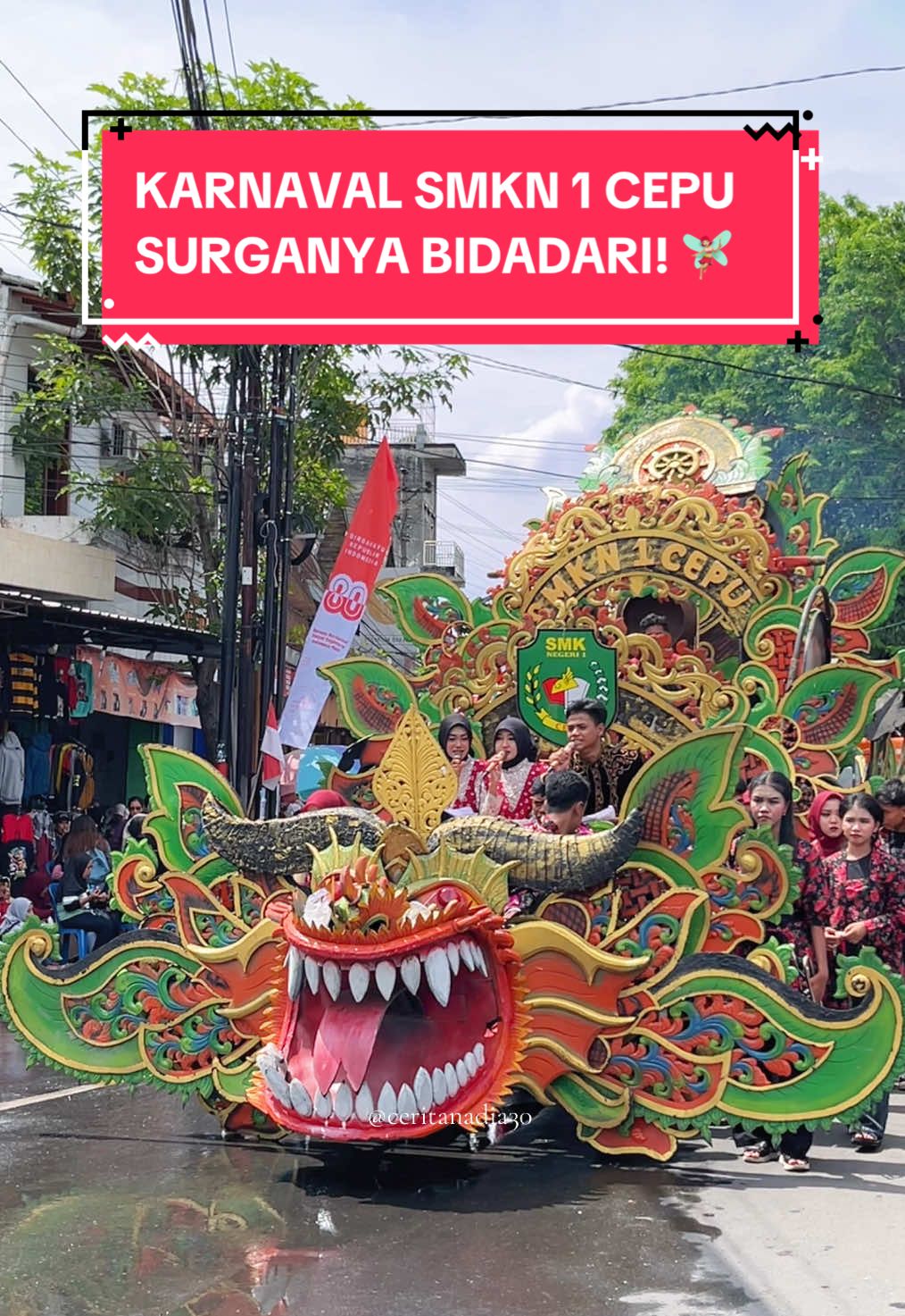 TOP MANTAP KARNAVAL SMKN 1 CEPU! Tampilannya cantik dan keren 😍 Luwes bgt mbak-mbak yang nari 💃🏻🤏🏼  Mana nih kakak-kakak SMKN 1 CEPU? 🤩 #karnaval #karnaval2025 #karnavalcepu #karnaval17agustus #smkn1cepu #tari #tariindonesia #cepu #blora #cepu_blora #fypシ゚ 