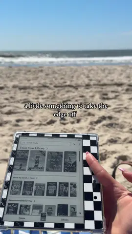 love it here #BookTok #booklovers #bookishhumor #fyp #beachvibes 