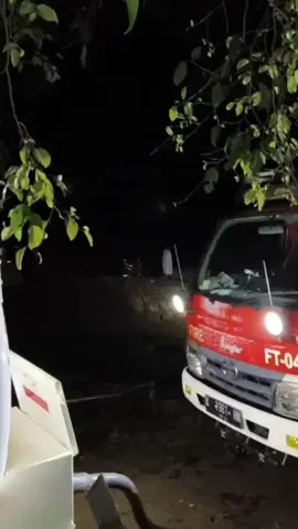 Membalas @mia169777  Alhamdulillah Selamat atas usaha Tim Gabungan Pemadaman Sumur Minyak di Gandu Bogorejo yang telah berhasil memadamkan kebakaran yang terjadi....#bpbdkudus #pemadamankebakaran 