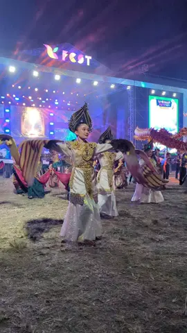 Opening Ceremony Kebumen Fest 2025 dengan pementasan tari kolosal 240 penari Suwardana Kabumian, Sabtu 23 Agustus 2025.