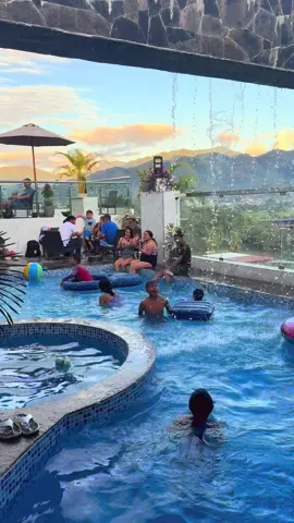Tardes en Caruzo - Tingo María 🇵🇪 #fy #rooftopbar #tingomaria #peru🇵🇪 #poolday 