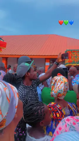 SENYA BERAKU, His royal majesty, Ampabo Nenyi Kweku issiw IV was carried in a palanquin today during the Akumasi festival 🤴🤴👑👑#Akumasi