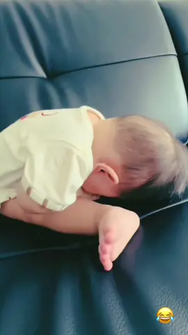 Naughties babies sleeping 😴 funny shorts video😄😄😄😂😂😂🤣🤣🤣😜😜😜…. #fyp #baby #funny #babiesoftiktok #babyfunny 