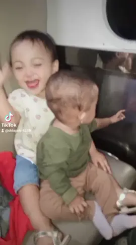 dulu ketika ana ktemu oma n sachira kalian masih kecil bngt..skrg udah gede..sayang oma n opa ya
