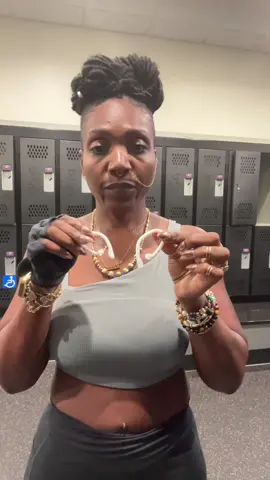 I Will Not be purchasing new headphones Imma make these airpods give me my moneys worth 😩🫰🏾. #mompreneur #fitmom #momof5 #SAHM #airpodaccessories 