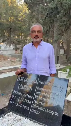 Ünlü Kürt Dengbêj Şakiro'nun (Şahê Dengbêjan) mezarını İzmir'den Kendi  doğduğu şehir olan Ağrı'ya taşınmasını istiyorsan videoyu arkadaşlarınla paylaş, destek ver... #şakirodengbej 