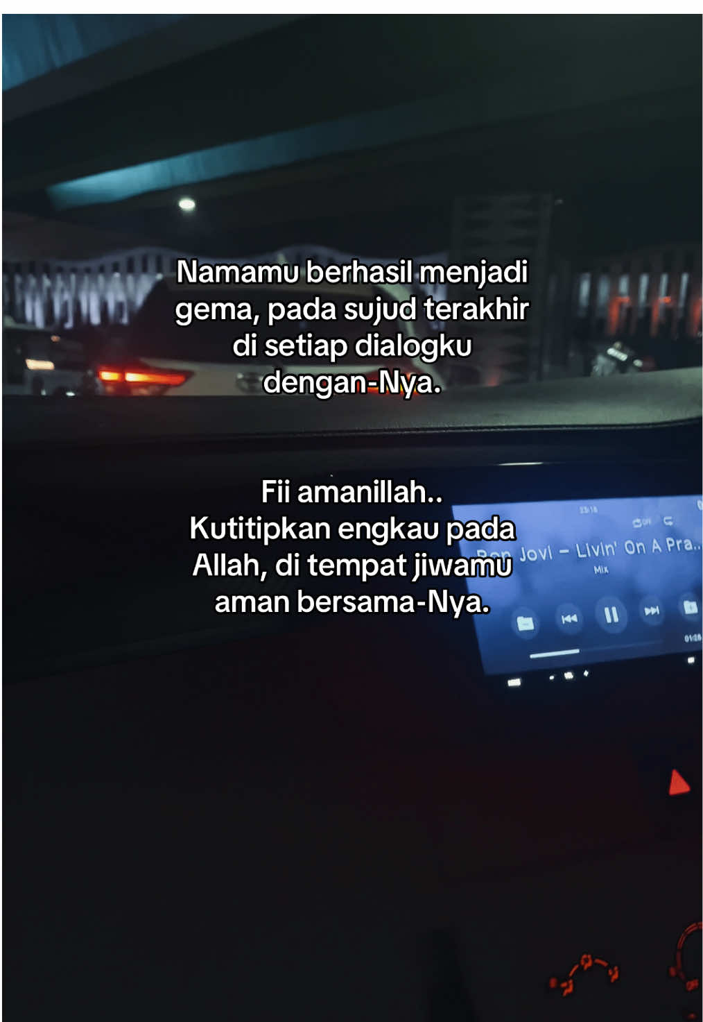 Duhai Allah, kutitipkan ia dalam perlindungan-Mu. Melangitkan namanya di doa-doa dini hari, adalah bentuk kasih sayang tertinggi yang kusimpan untuk salah satu ciptaan-Mu. #deen #fiiamanillah #anauhibbukafillah 