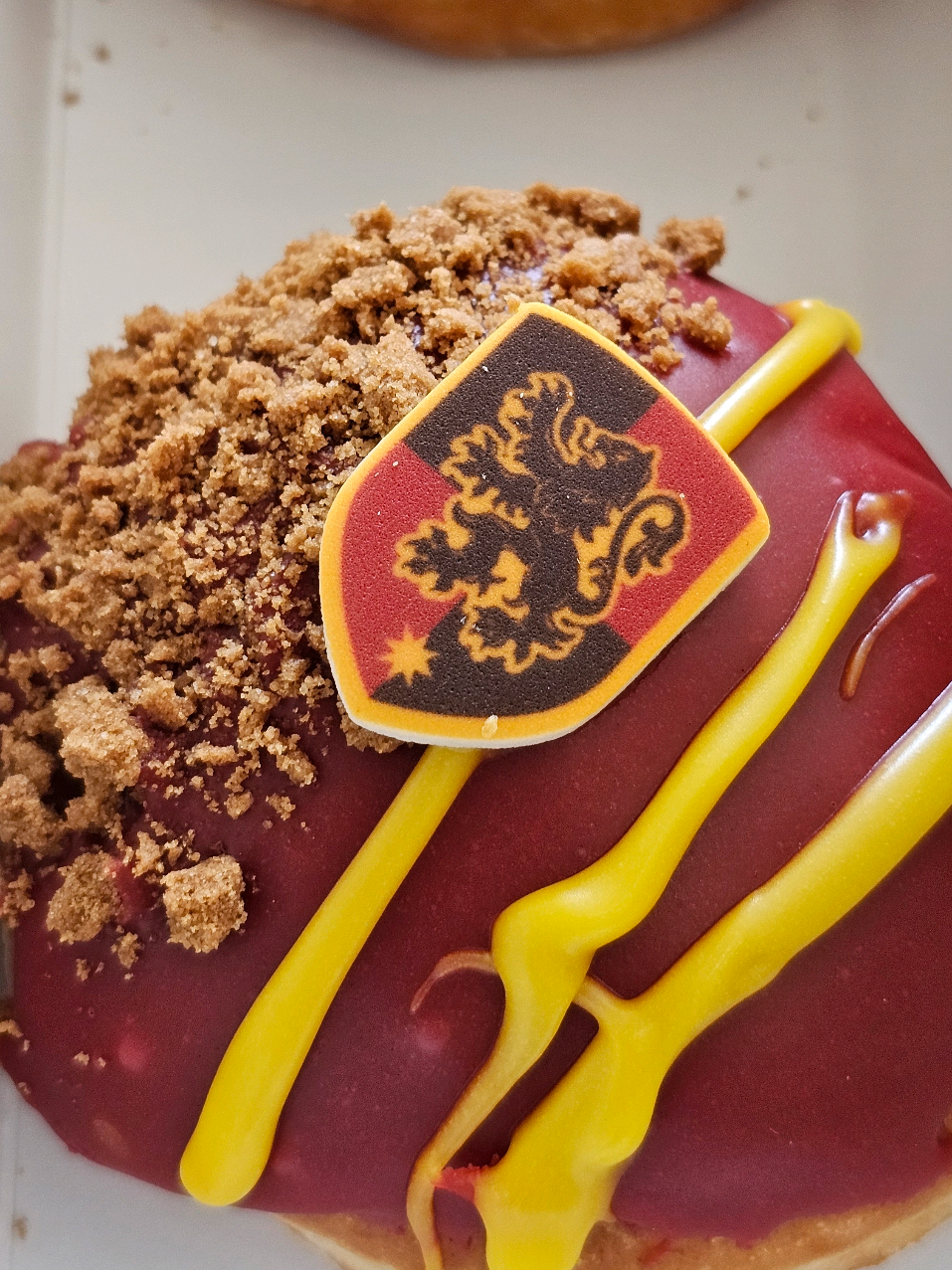 Trying the Harry Potter donuts collab with Krispy Kreme. 