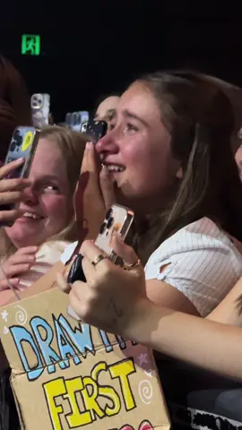 someone help me find this girl i’ve watched this probably a hundred times now 😭