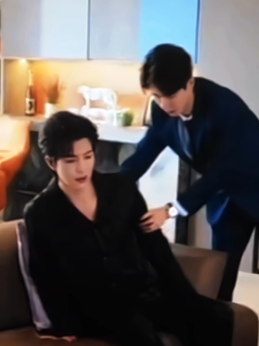 Dia beneran kesakitan dan kelihatan banget susah duduk nya bejir😭😭🤣🤣. Hua Yong terlalu ganas 😭🤣🤣. #desiretheseries #abodesire #huangxing #qiudingjie #abodesireep9 