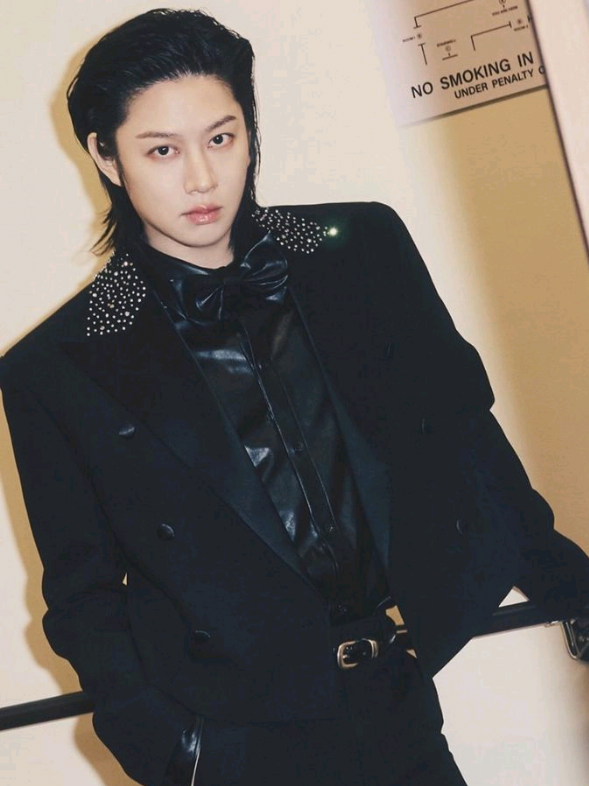 Yen wes tresno rasane koyo ngimpi..  Manusia satu ini dah gak ada obat 🫣🫣 Gak sabarr  #heechul #ss10 #superjunior #kimheechul @sjheenim #heenim 