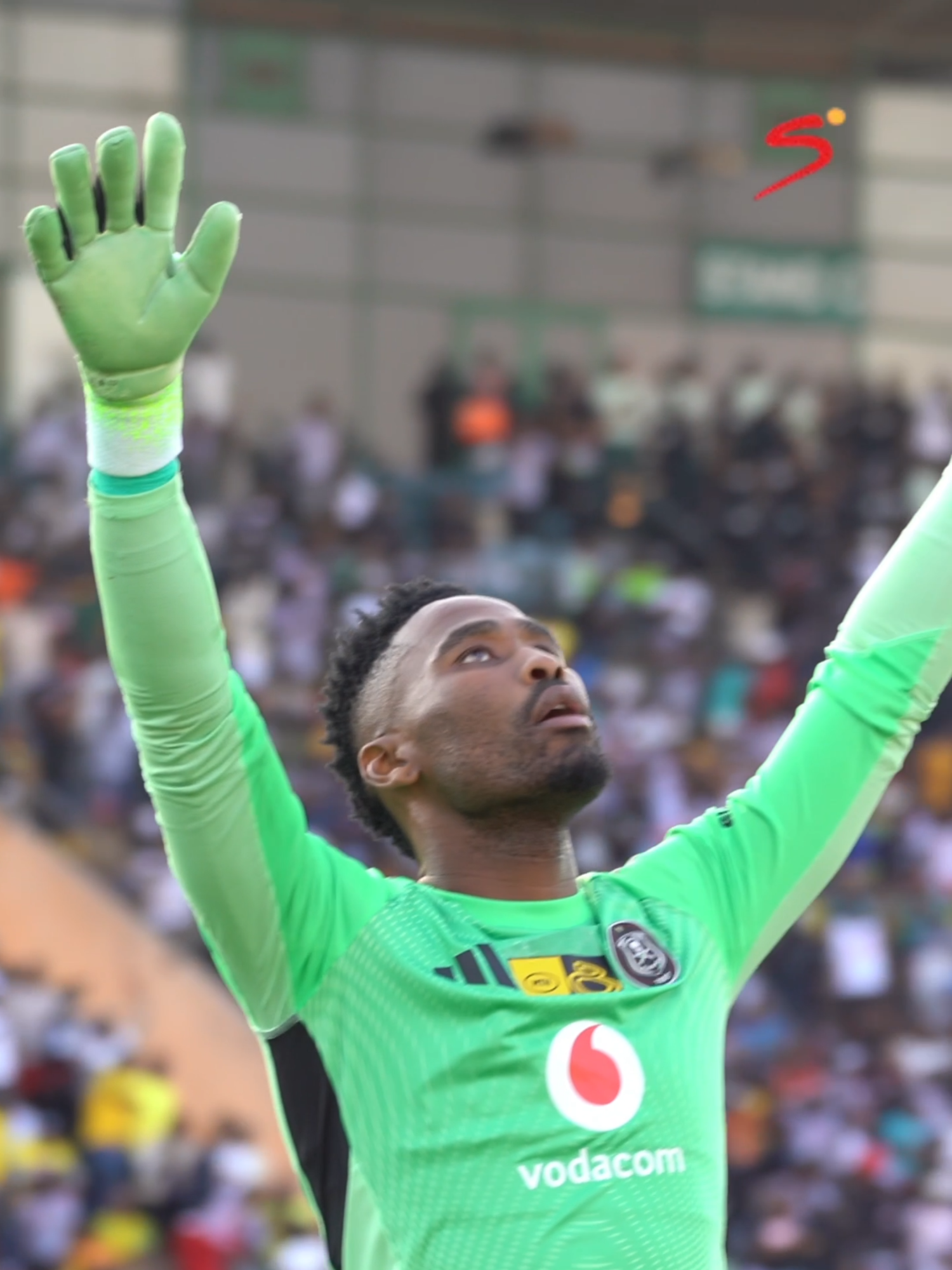 A tale of contrasting emotions from Marcelo Allende and Sipho Chaine in the penalty shootout.   #SSDiski #sportsontiktok #MTN8 #mamelodisundowns #orlandopirates #kasifootball #kasiflava