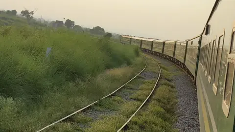 6dn Green Line Through Passing Kaluwal Railway Station #railfan6429 #pakistanrailways #train 