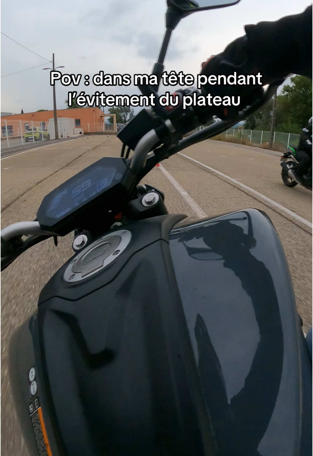 😂 