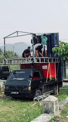 Trenggalek ngikut aturan dulu , semoga cepat membaik @RNC MEDIA AUDIO @P-king @RNC.lighting trenggalek @RNClightingofficial @Beta ardiansyah @KULISOUND @RNC MEDIA APPAREL @Zlingg @TooNG_B🤙 @Johankbl #rncmedia #horeg_gank #trenggalek24jam #viralfyp #fyp 