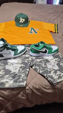 Y'all Help Me out which shoe should I wear with this jersey the left or the right shoe 👟 #fyp #viral 